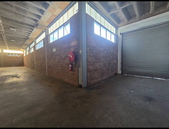 990M² WAREHOUSE TO LET IN NEW GERMANY